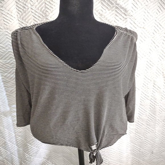 Bordeaux | Anthropologie Hadley Tie Front Top 3/4 Sleeve - Picture 2 of 7